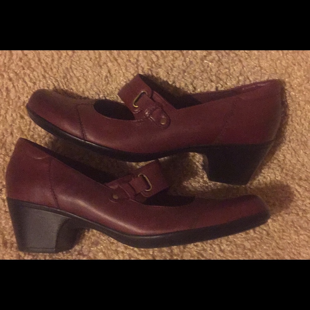 Clarks nwot size 9 1/2 bendables.